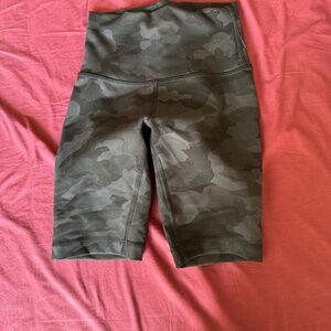 Lululemon Navy Army Print Bike Shorts Size 2